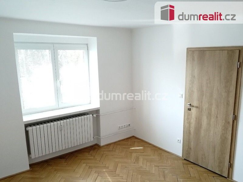 Pronájem byt 1+1 - Osada míru, Dolní Benešov, 29 m²