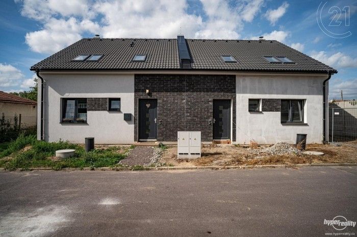 Prodej dům - Hevlín, 143 m²