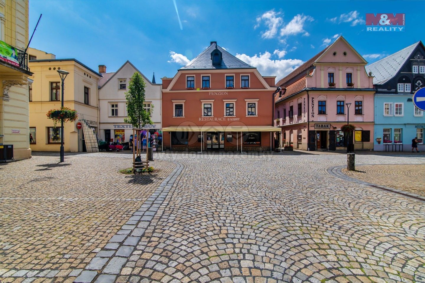 Prodej ubytovací zařízení - Náměstí Míru, Česká Kamenice, 777 m²