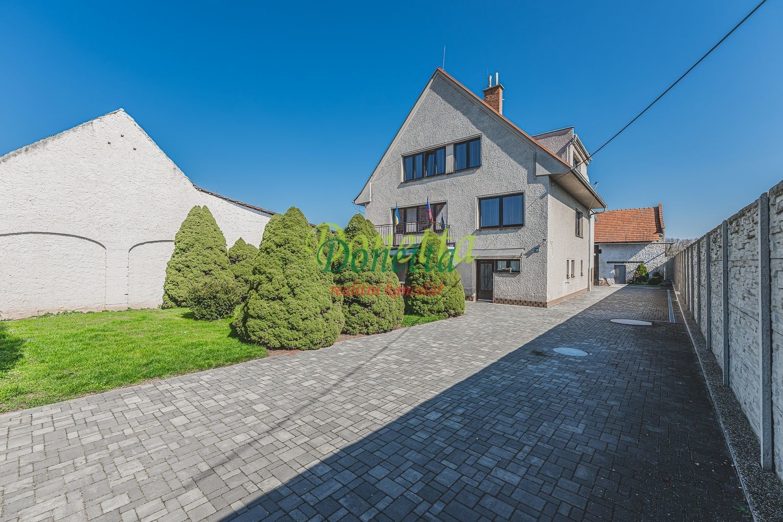 Prodej dům - Lochenice, 240 m²