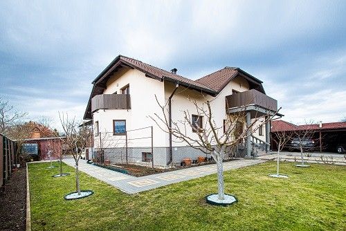Prodej vila - Devětsilová, Květnice, 399 m²