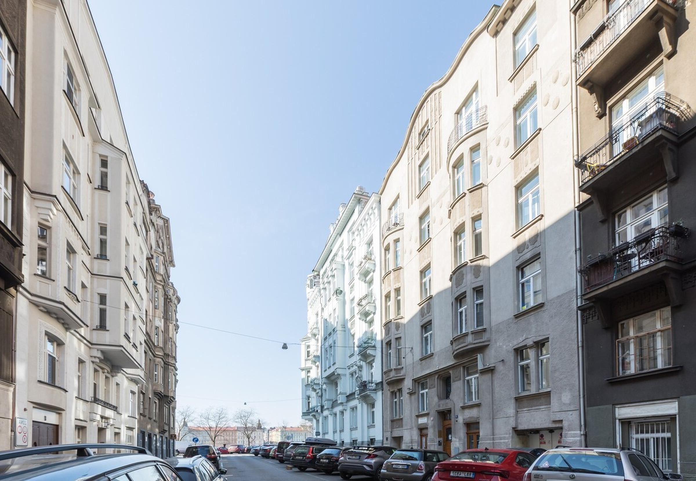 Pronájem byt 3+1 - Nábřežní 87/2, Praha, 65 m²