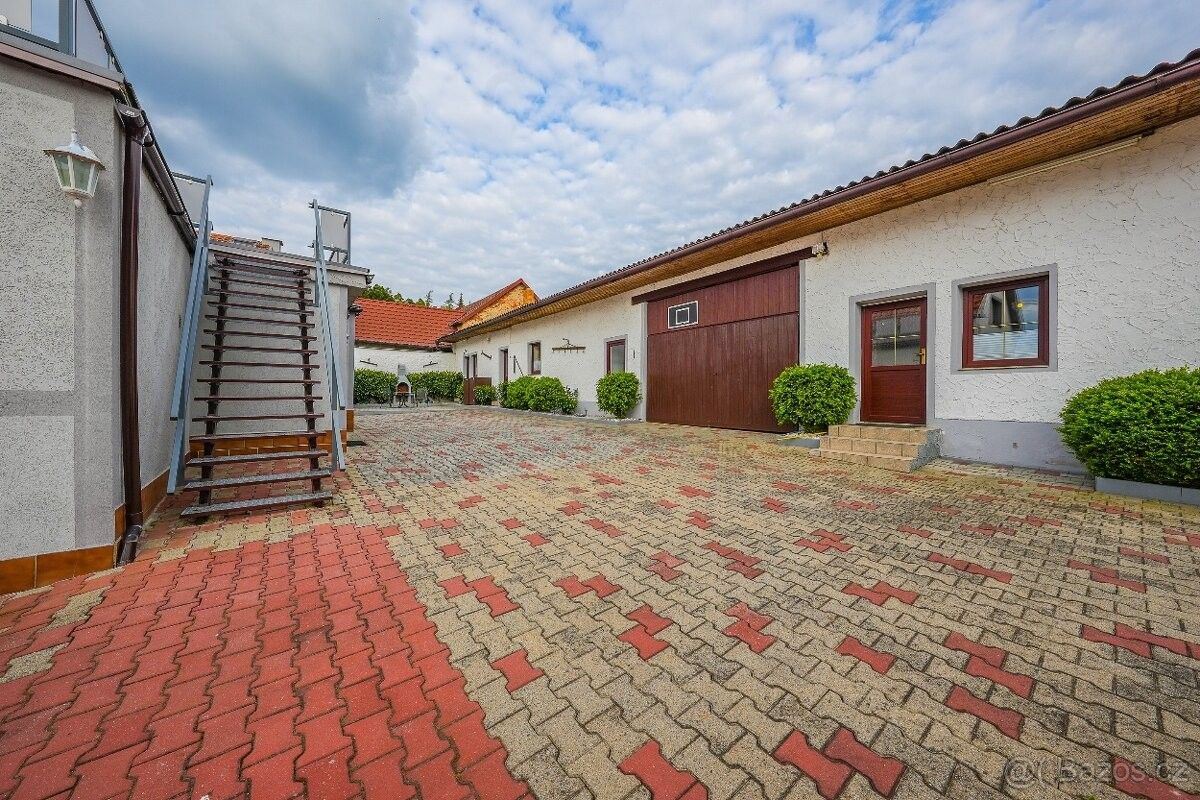 Prodej dům - Beroun, 266 01, 1 748 m²