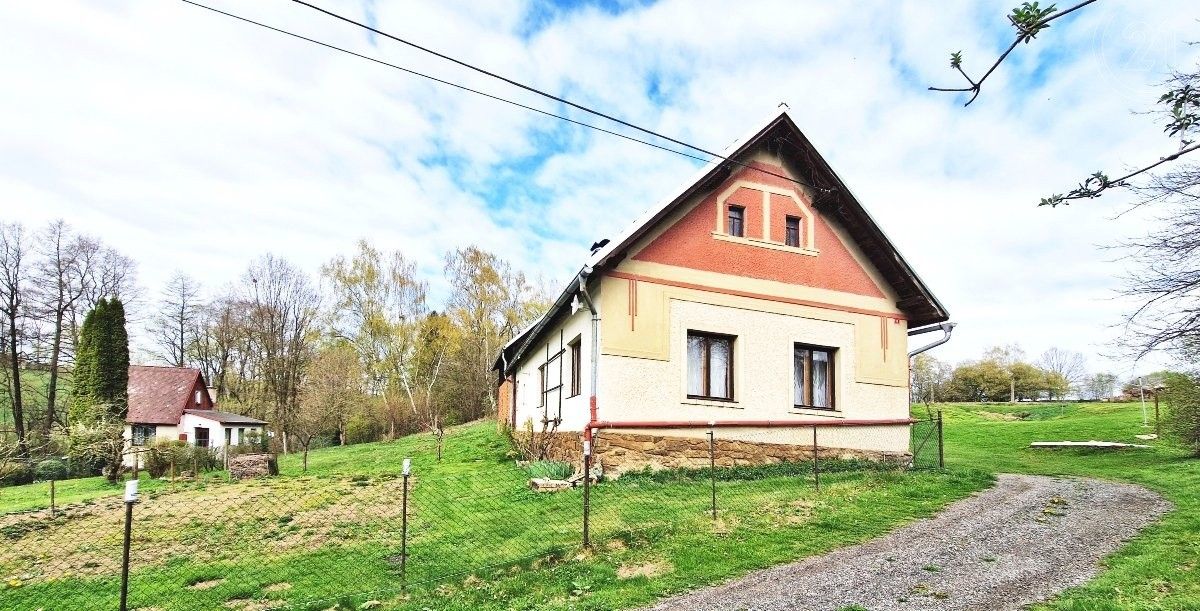Prodej rodinný dům - Křešín, 140 m²