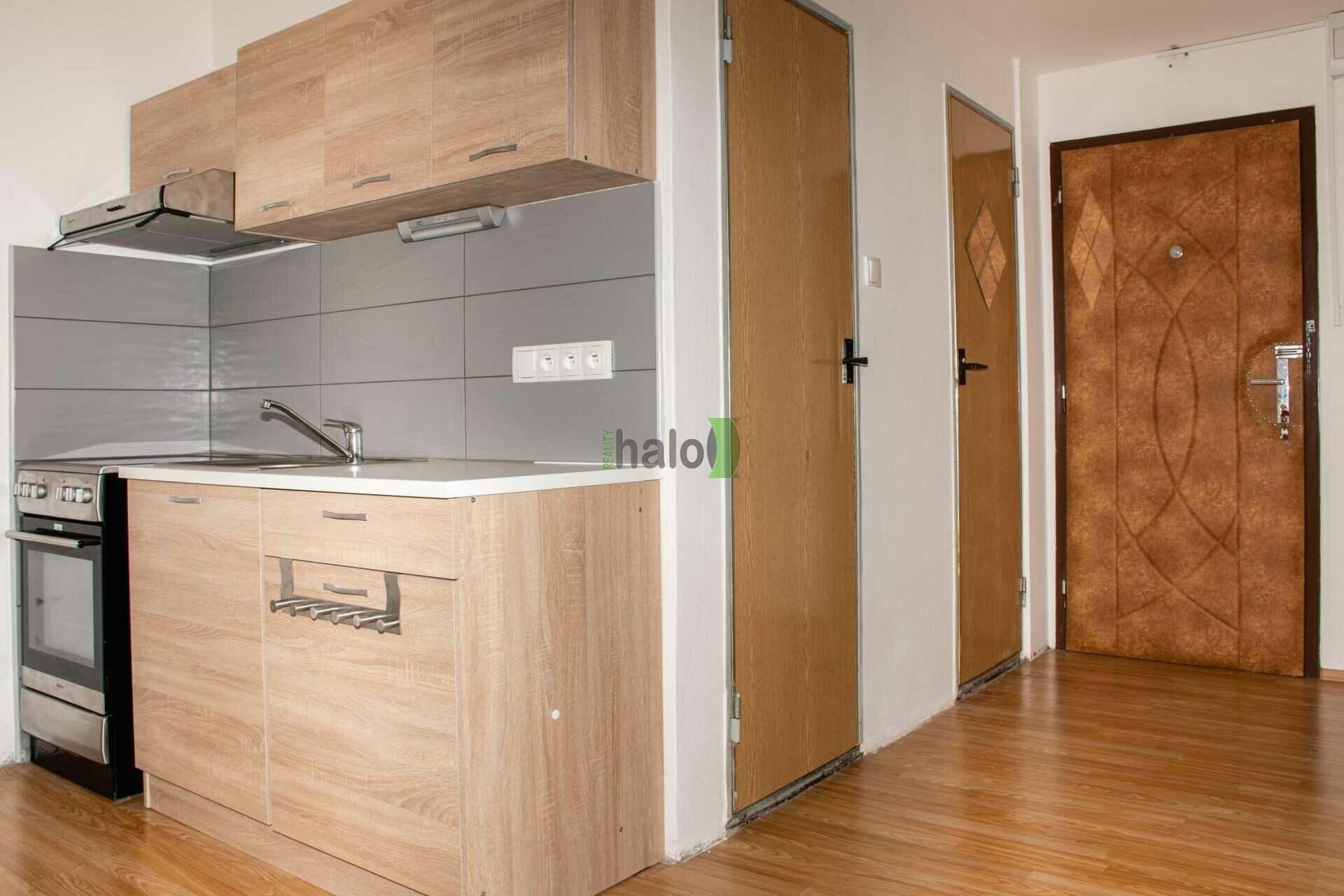 Pronájem byt 1+1 - Prachatická, České Budějovice, 31 m²