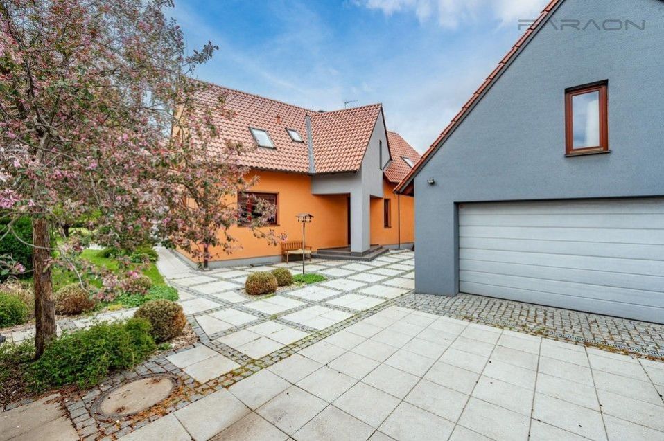 Prodej rodinný dům - Dolní Jirčany, Psáry, 360 m²