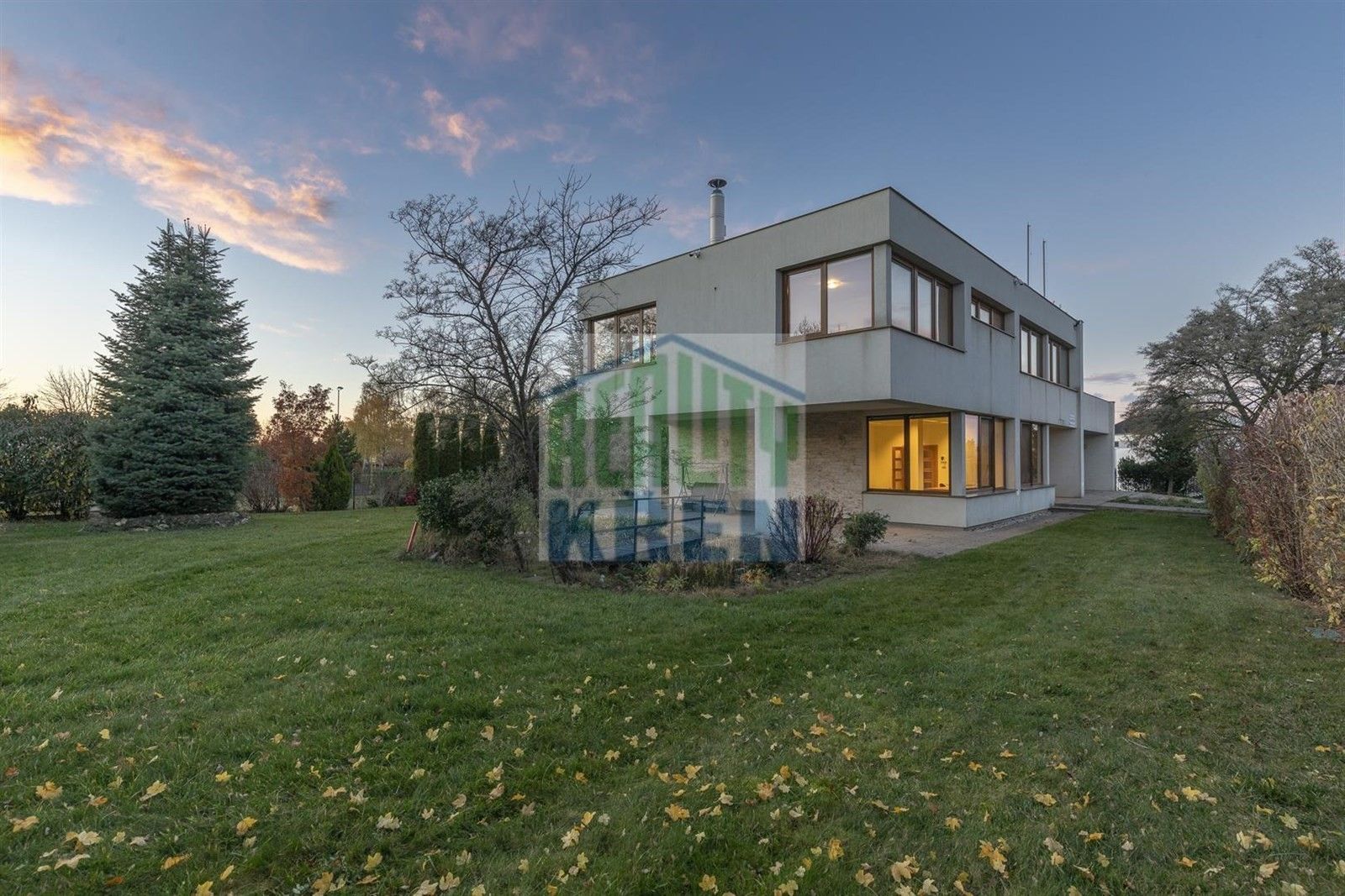 Prodej dům - Na Vrškách, Zlatníky-Hodkovice, 387 m²