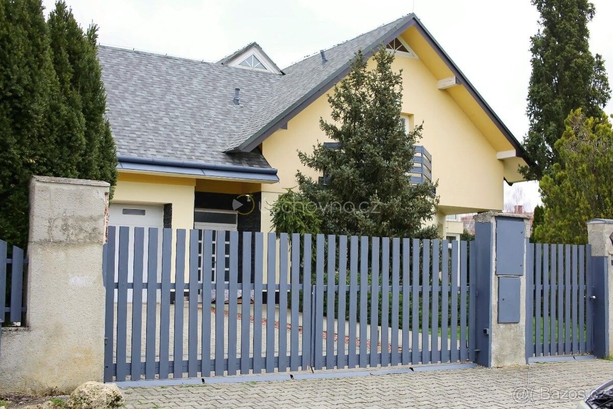Prodej dům - Uherský Brod, 688 01, 266 m²