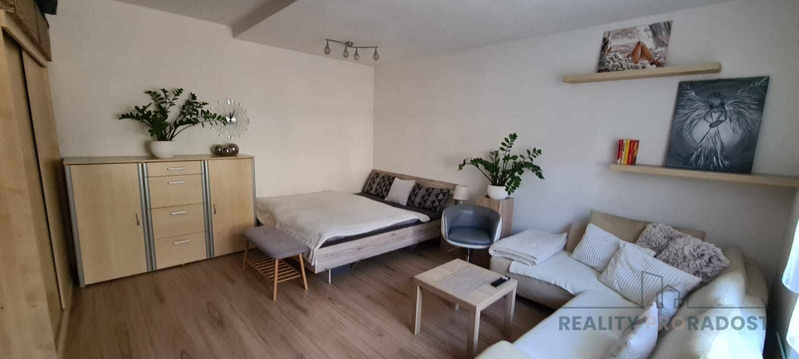 Pronájem byt 1+1 - Rumunská, Znojmo, 40 m²