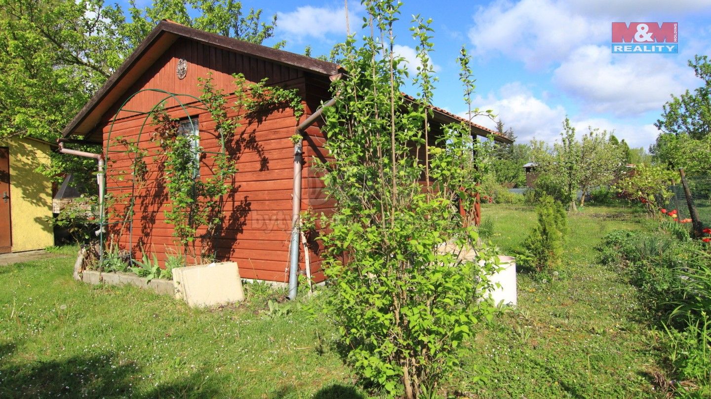 Zahrady, Čelákovice, 390 m²