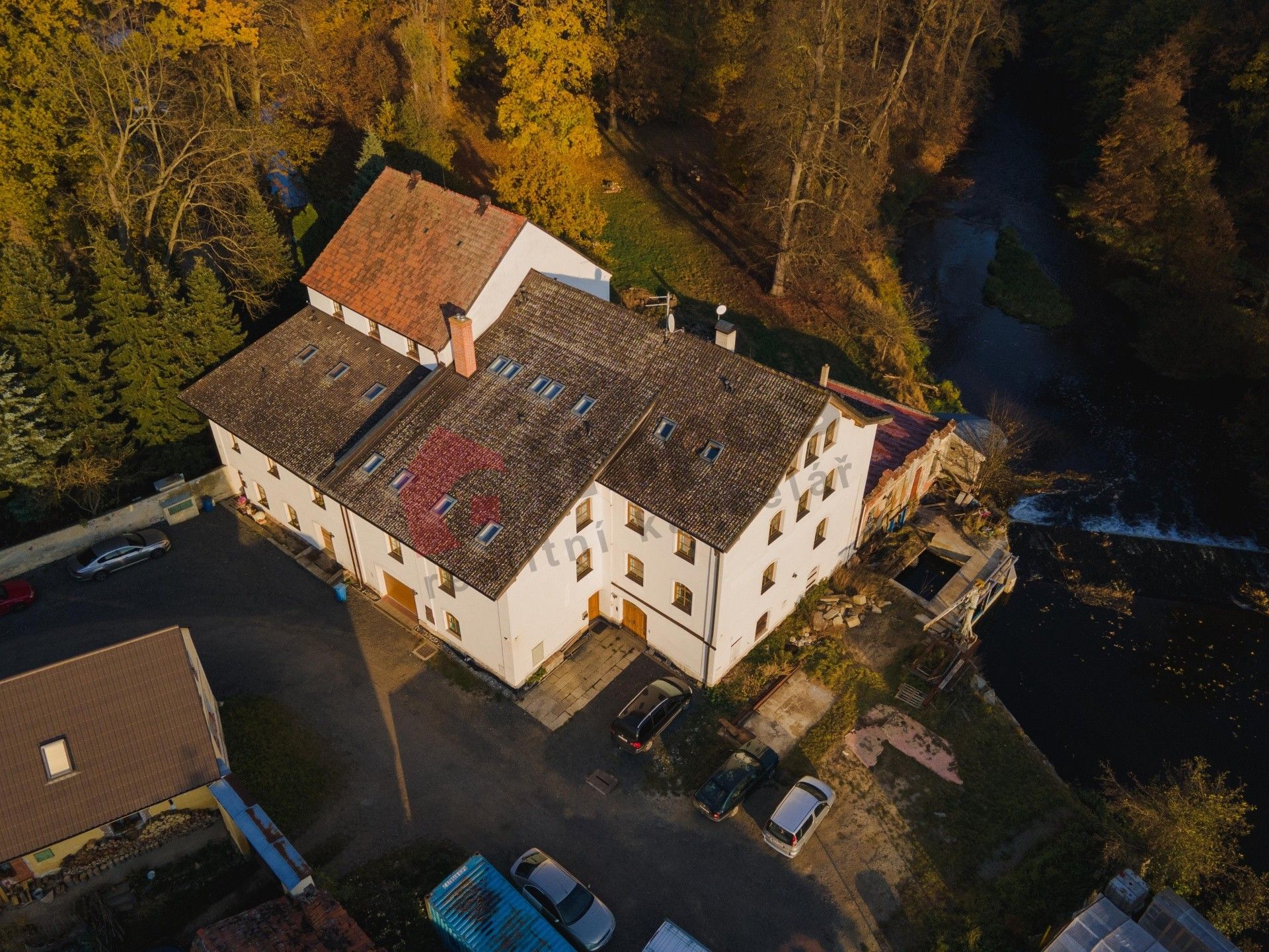 Prodej dům - Lužany, 1 500 m²