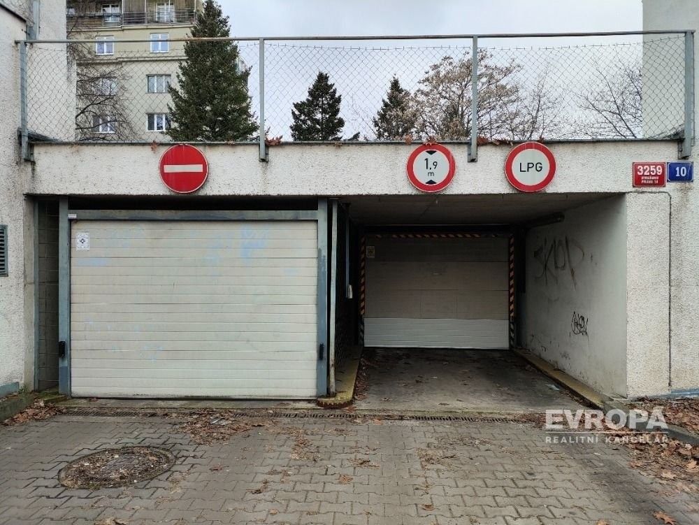 Prodej garáž - Štěchovická, Praha, 16 m²