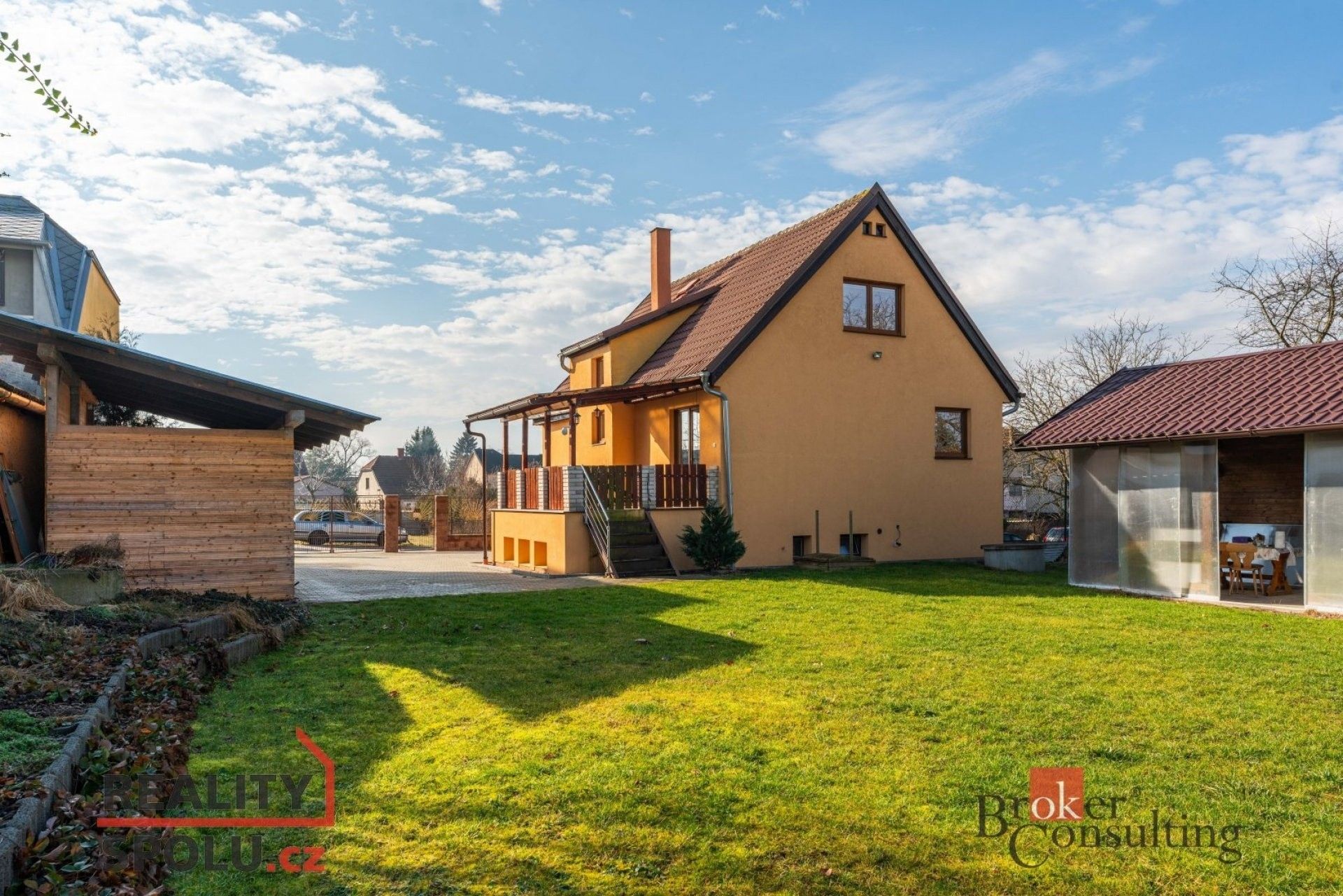 Prodej dům - V zahrádkách, Milovice, 216 m²