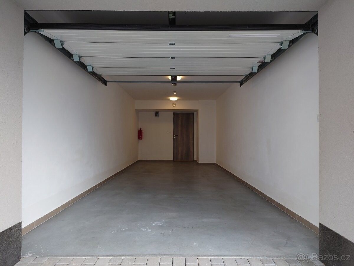 Pronájem garáž - Boskovice, 680 01, 22 m²