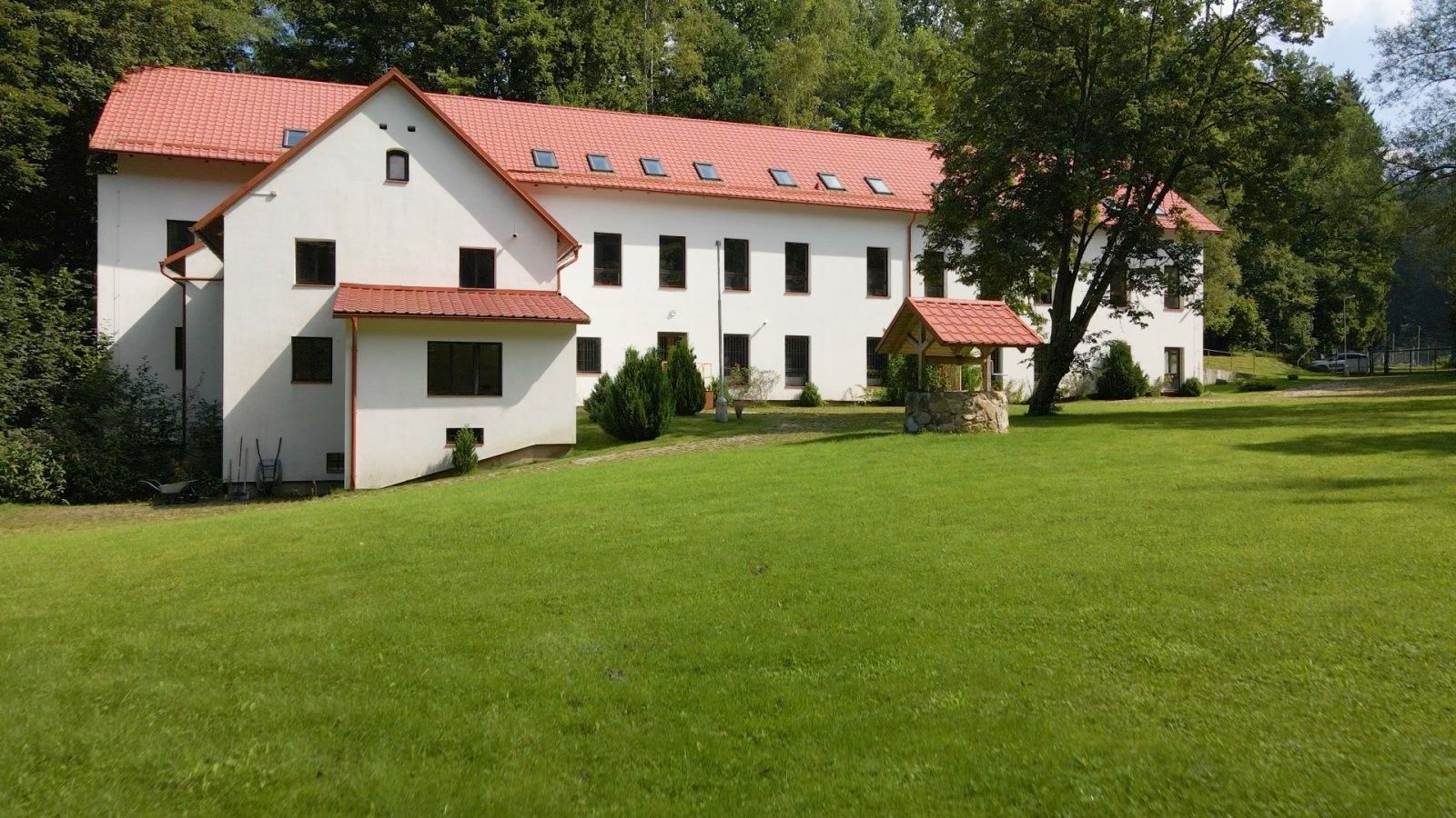 Prodej ubytovací zařízení - Benešov nad Černou, 1 917 m²