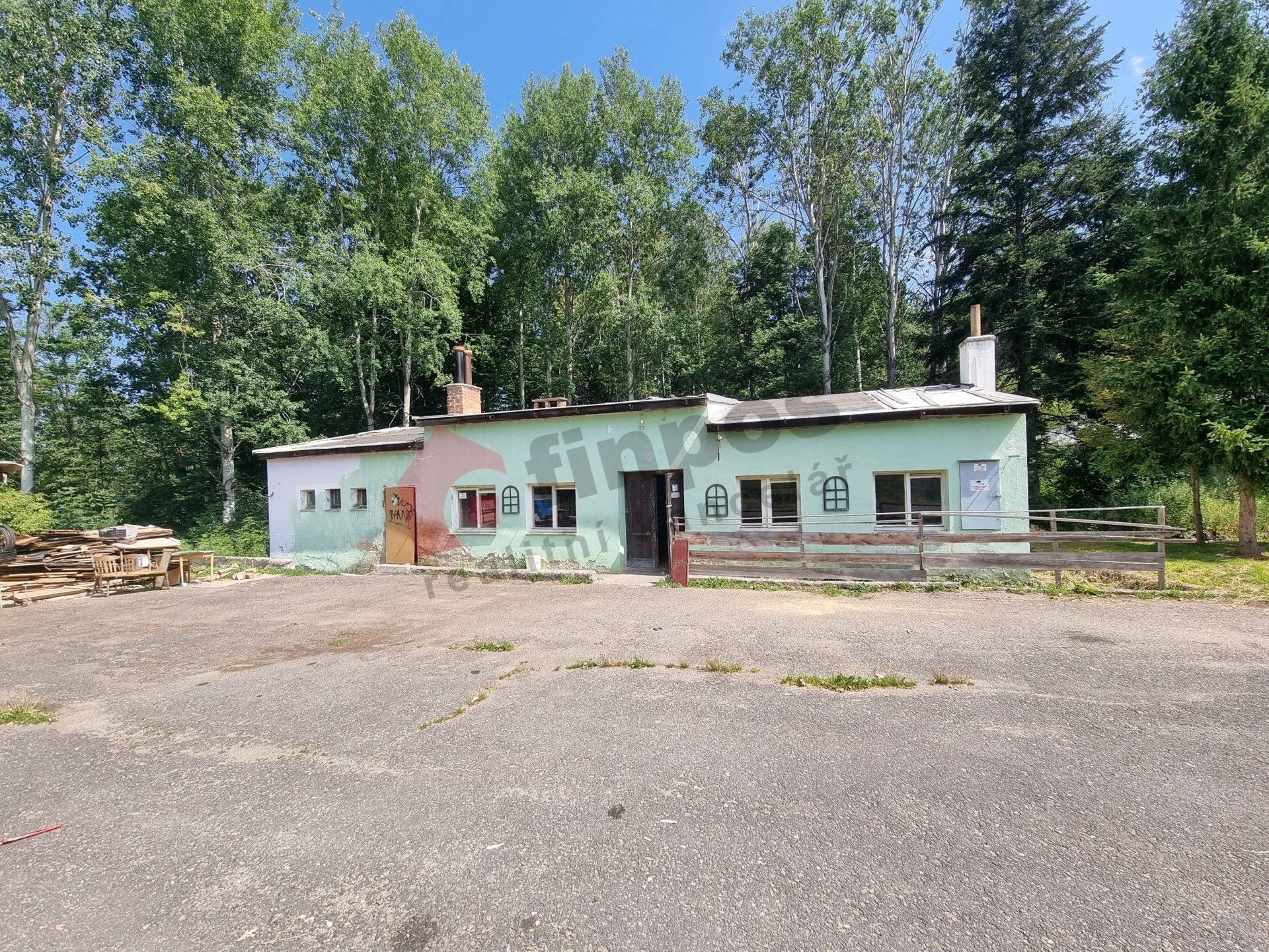 Prodej chata - Hlucholazská, Mikulovice, 195 m²