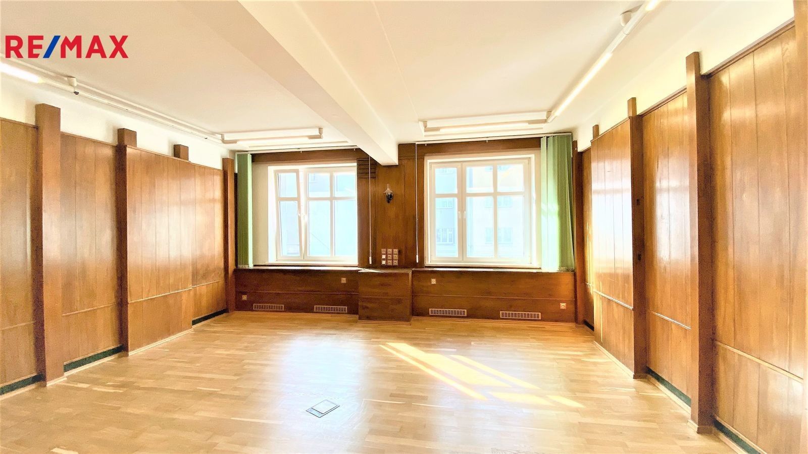 Kanceláře, Gočárova třída, Hradec Králové, 57 m²