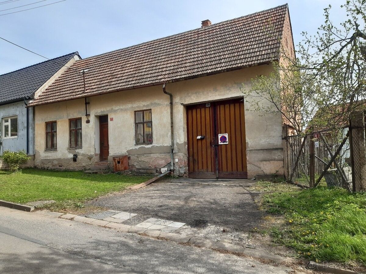Prodej dům - Klobouky u Brna, 691 72, 893 m²