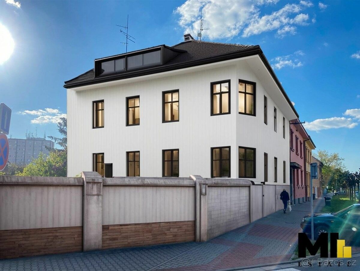 Prodej dům - Hradec Králové, 500 02, 470 m²