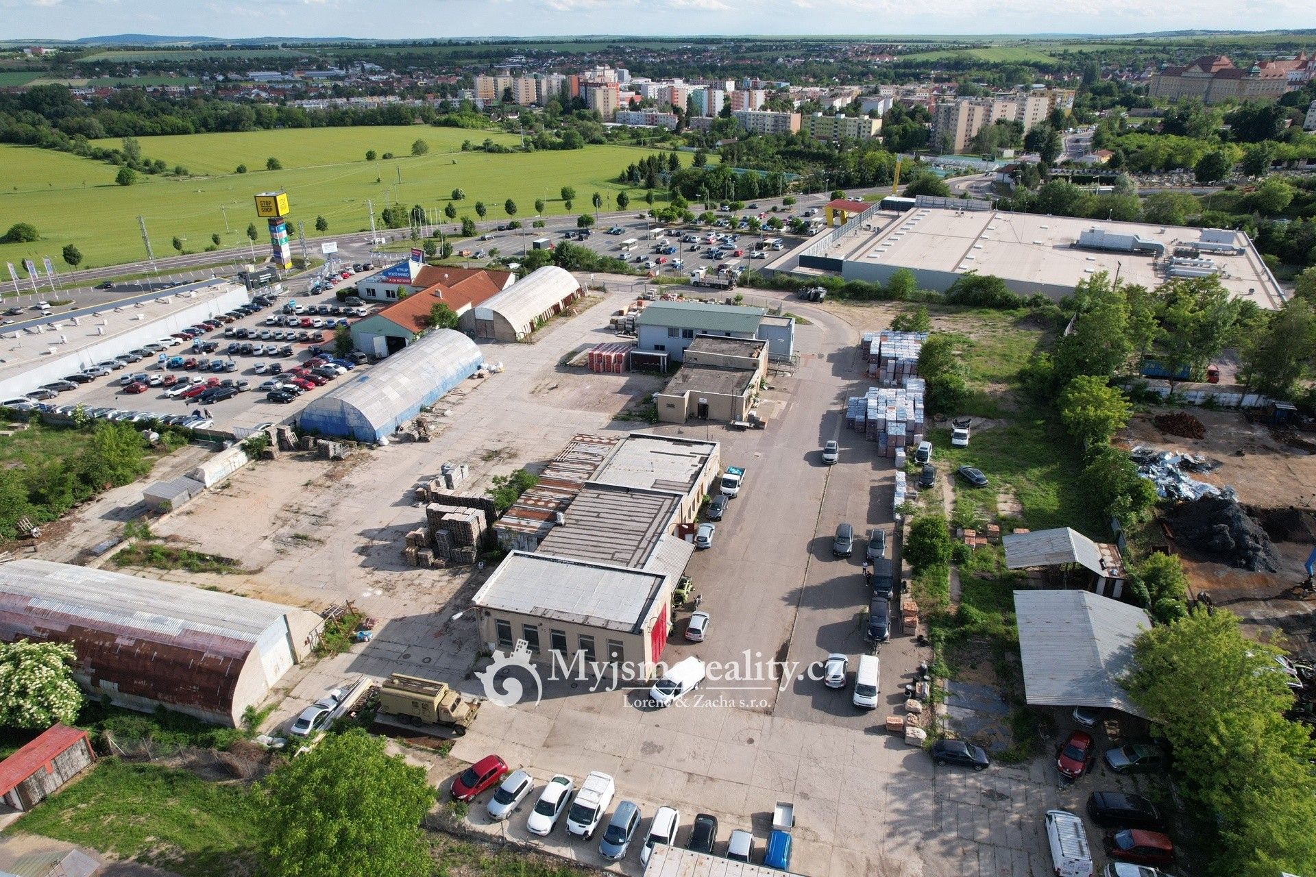 Pronájem výrobní prostory - Znojmo, Česko, 15 688 m²