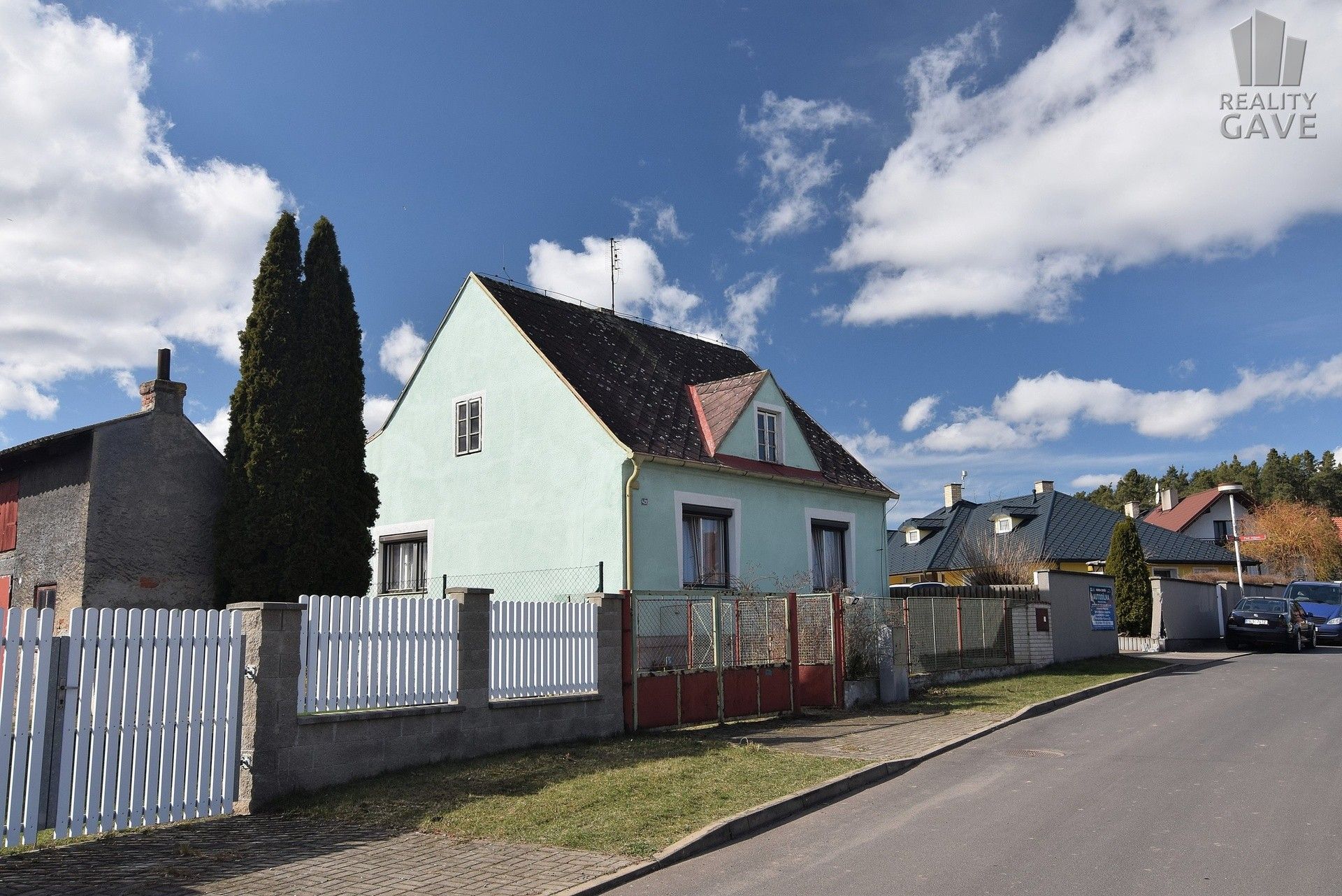 Rodinné domy, Pod Hájem, Vroutek, 140 m²