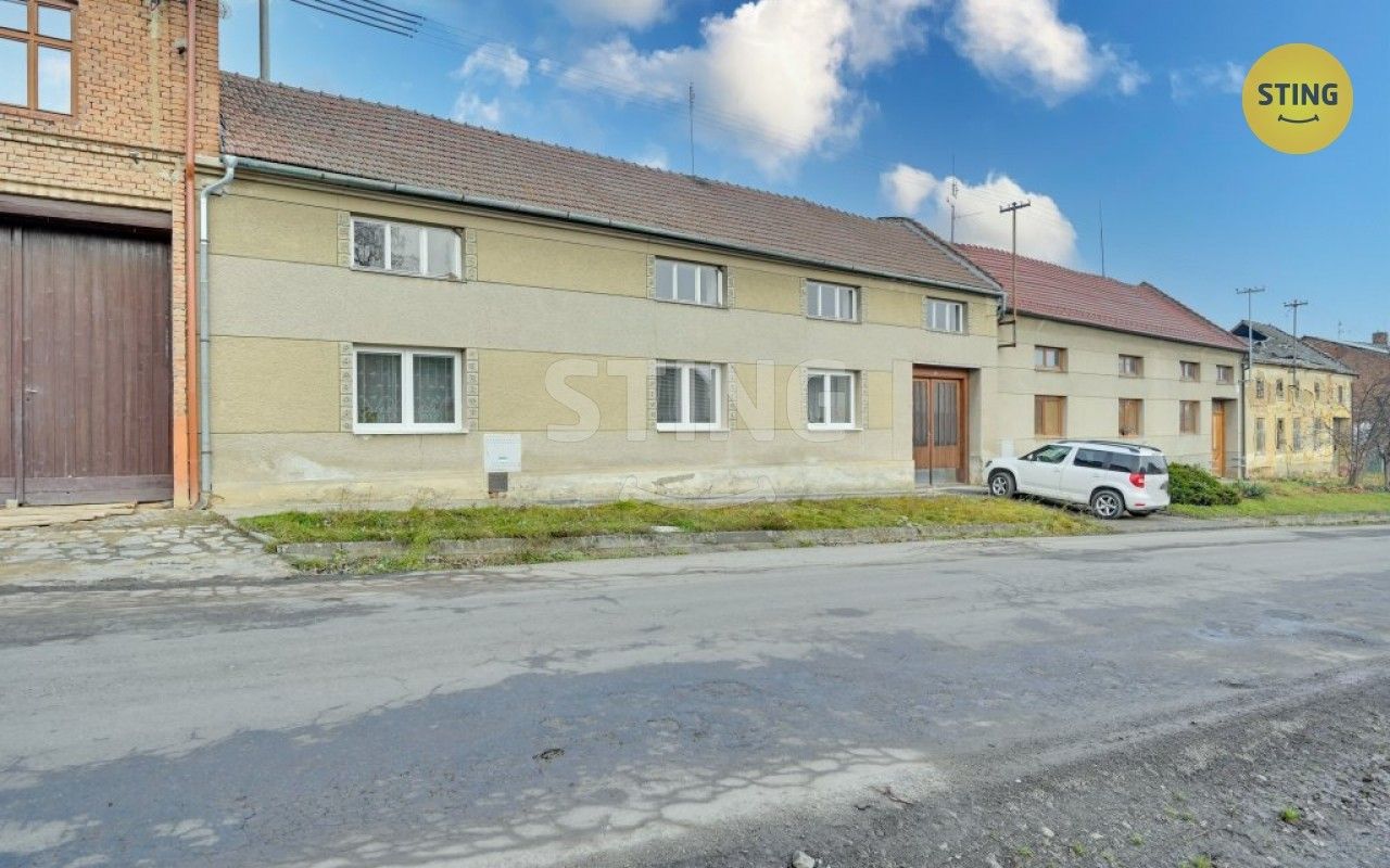 Prodej rodinný dům - Lešany, 621 m²