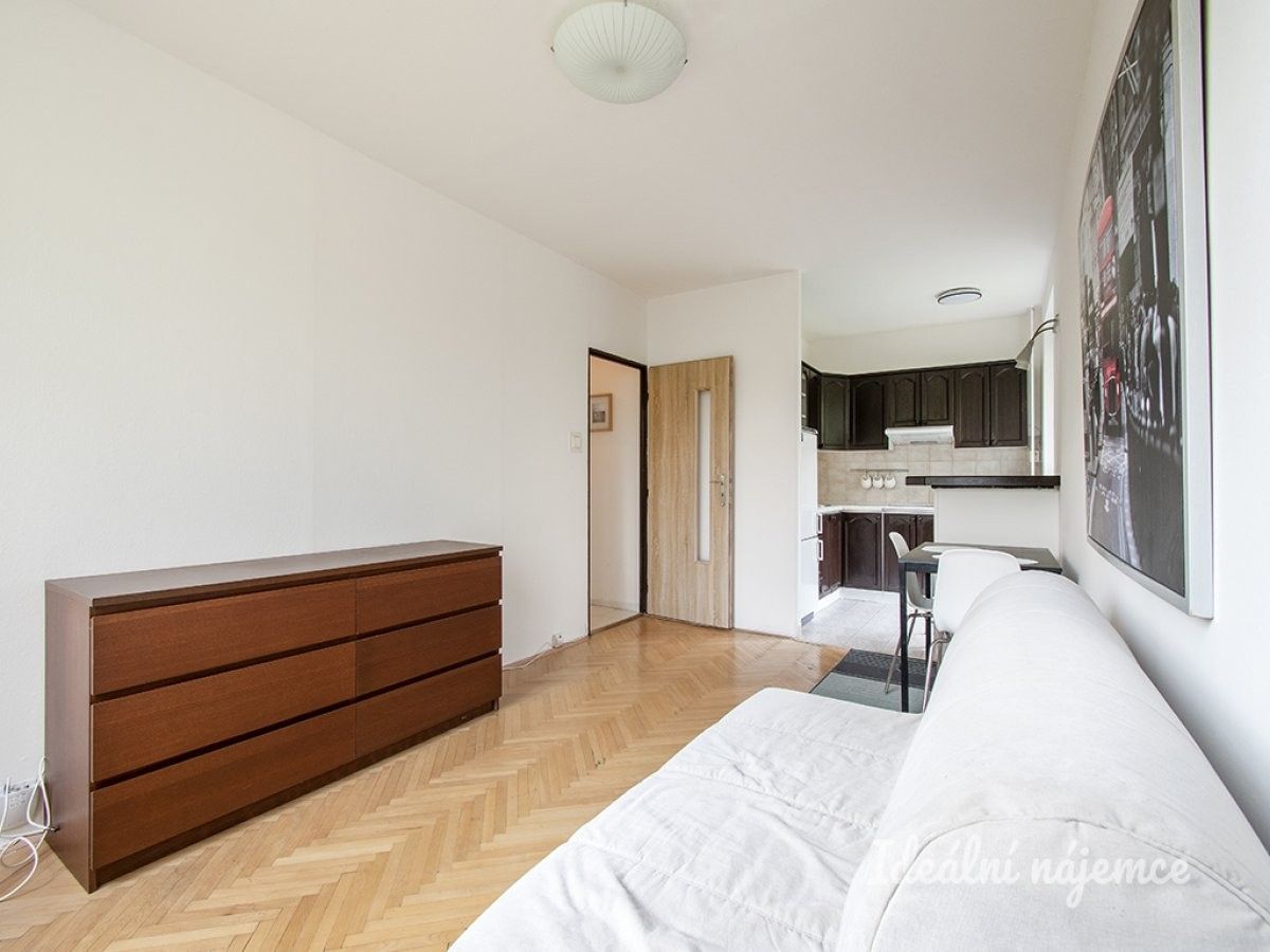 Pronájem byt 2+kk - V zápolí, Praha, 39 m²