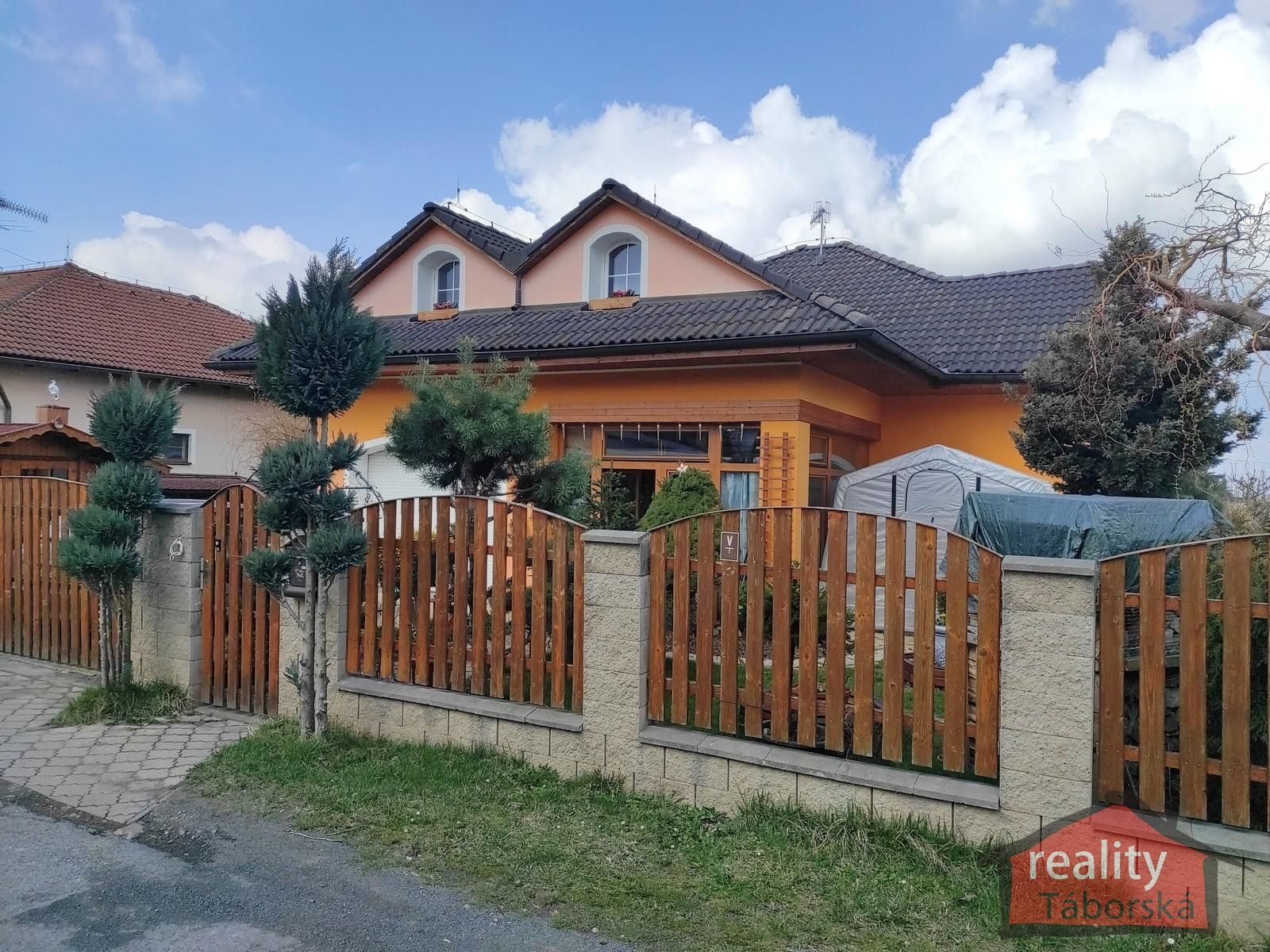 Prodej rodinný dům - Svojetice, 241 m²