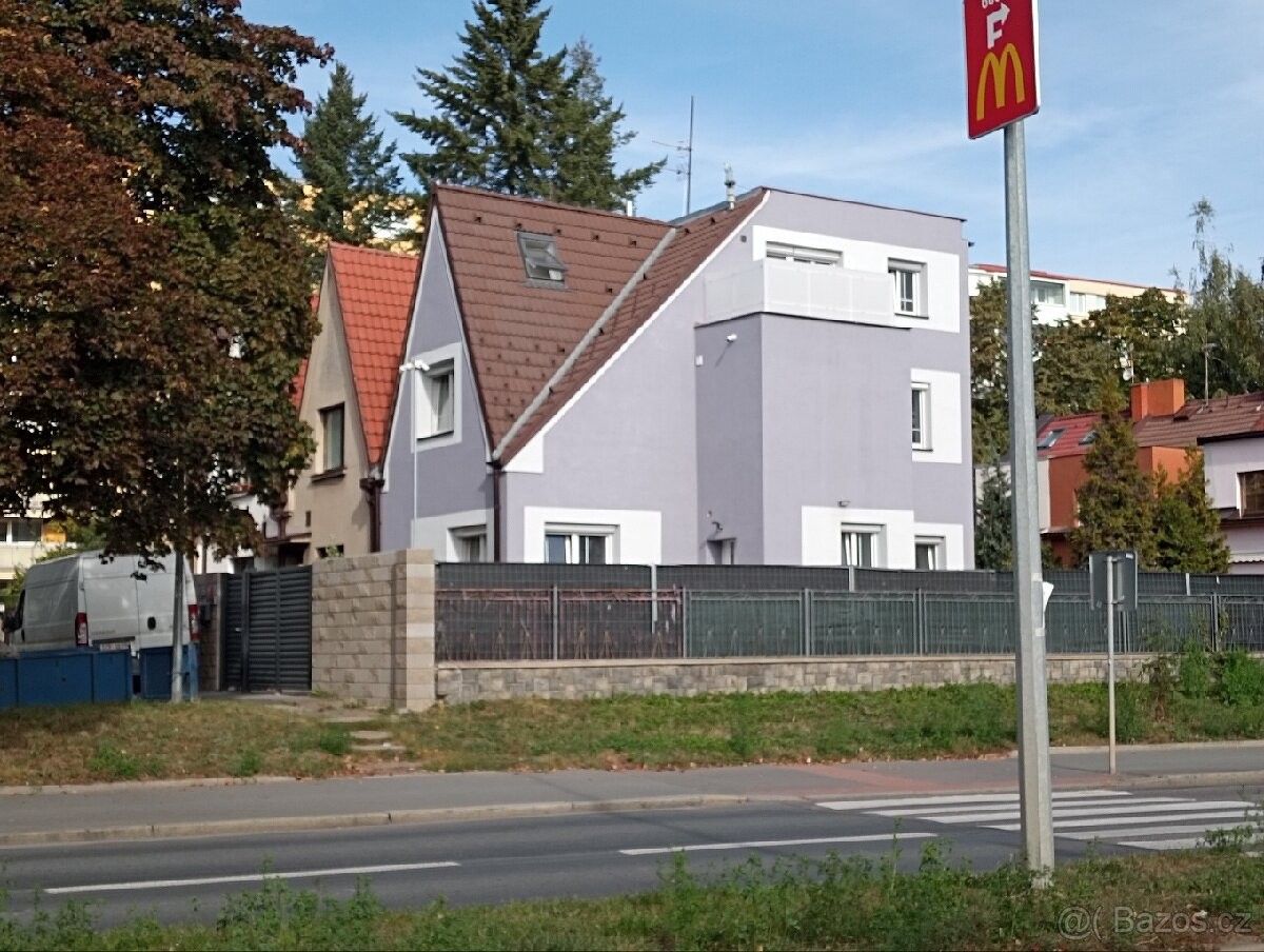 Prodej dům - Praha, 196 00, 158 m²
