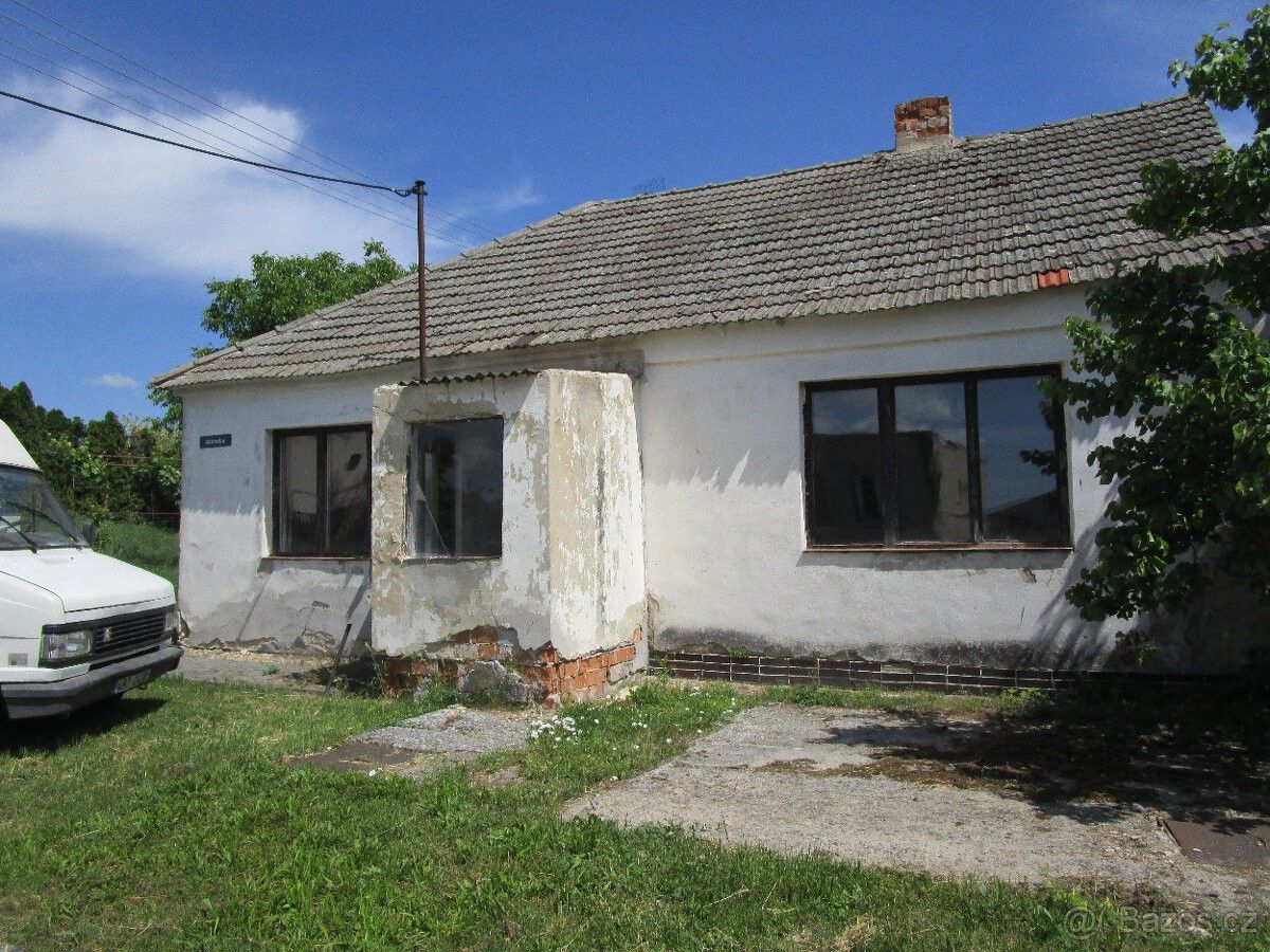 Prodej dům - Uherčice u Hustopečí, 691 62