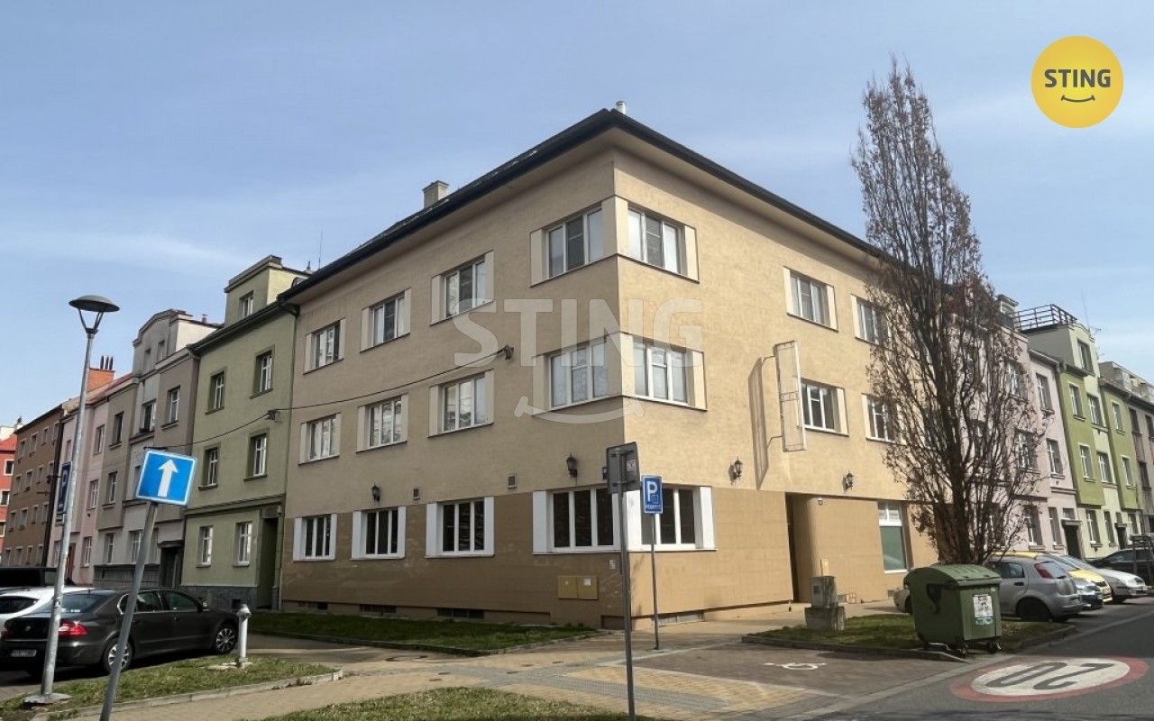 Restaurace, Korunní, Ostrava, 120 m²