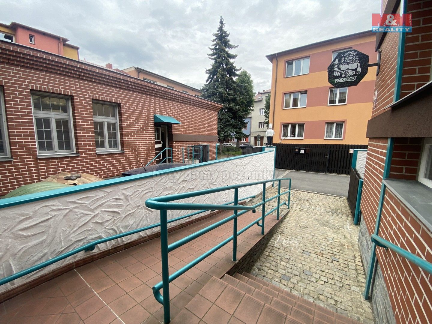 Restaurace, Slavníkovců, Ostrava, 150 m²