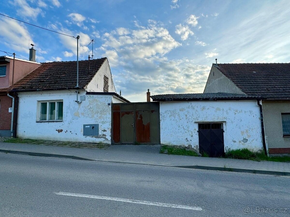 Prodej dům - Uherčice u Hustopečí, 691 62, 216 m²