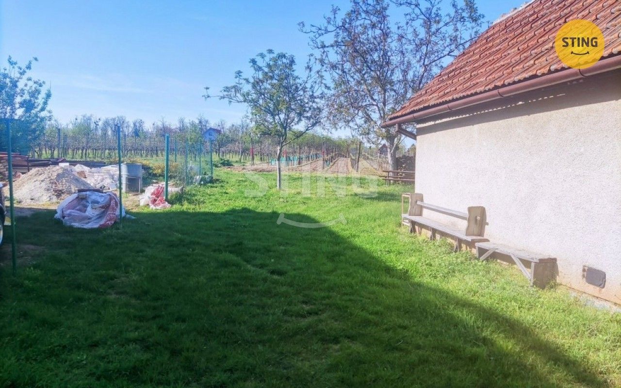 Zahrady, Charvátská Nová Ves, Břeclav, 2 294 m²