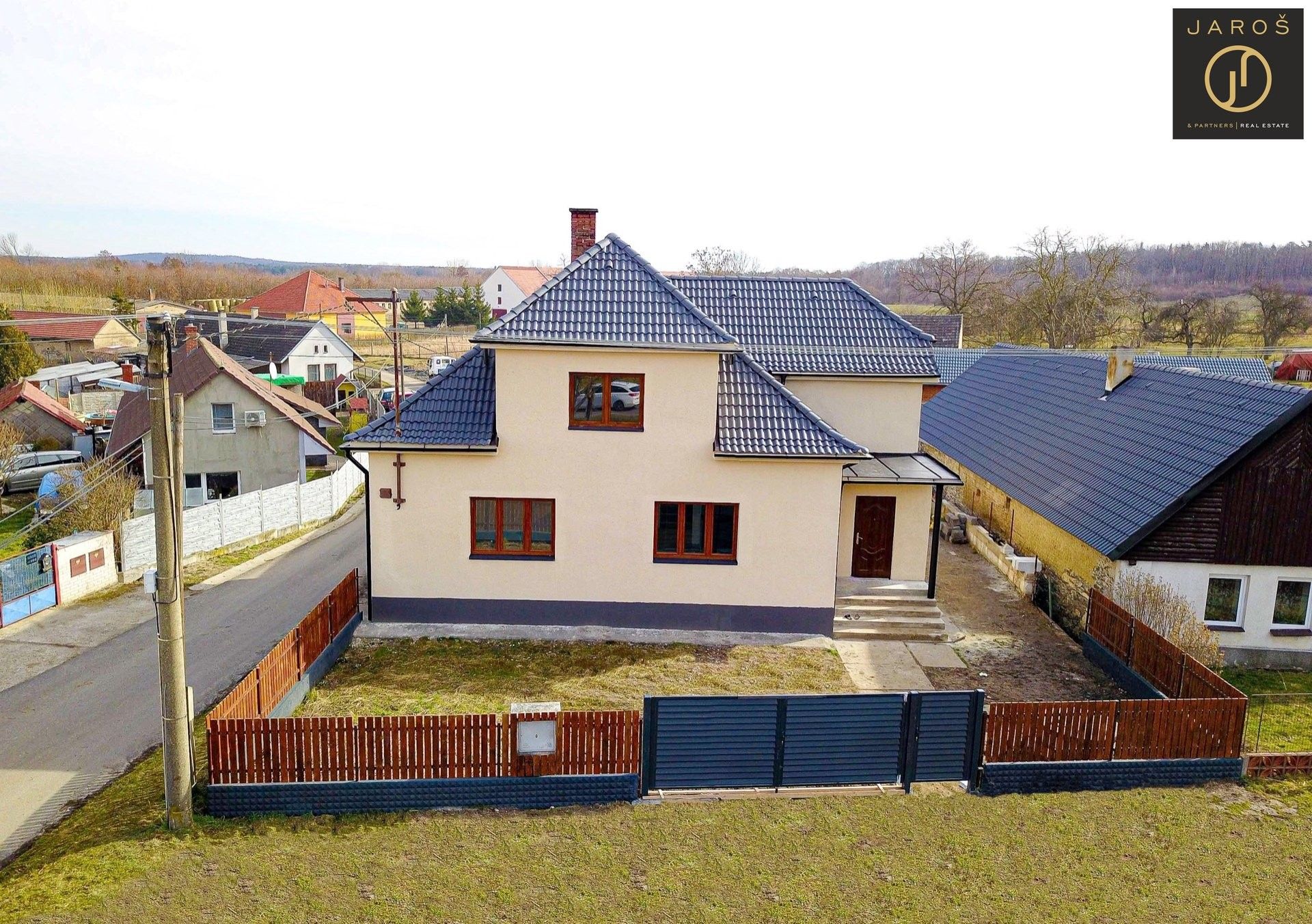 Prodej dům - Hradišťko Ii, Žiželice, 324 m²