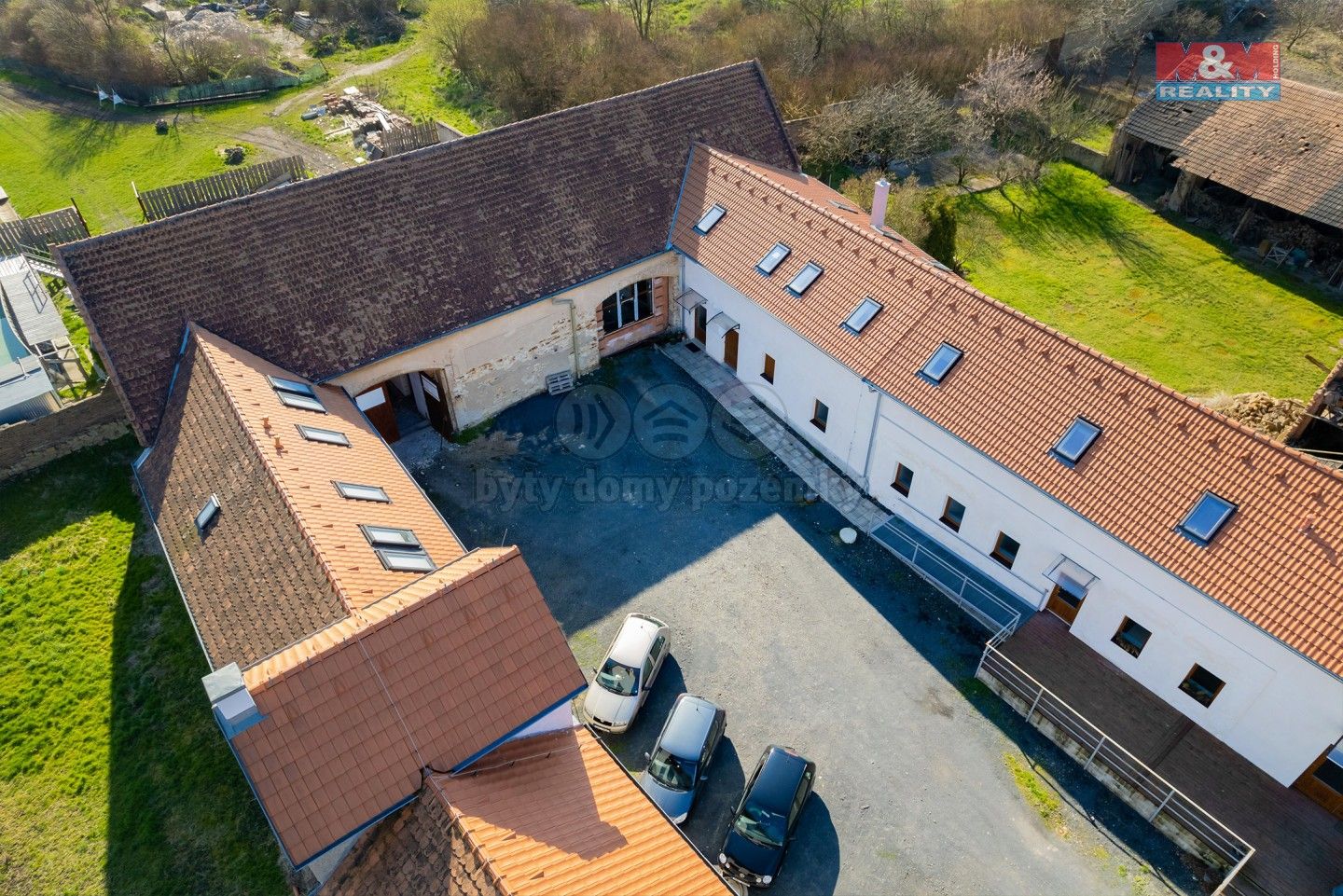 Prodej rodinný dům - Rochov, 1 874 m²