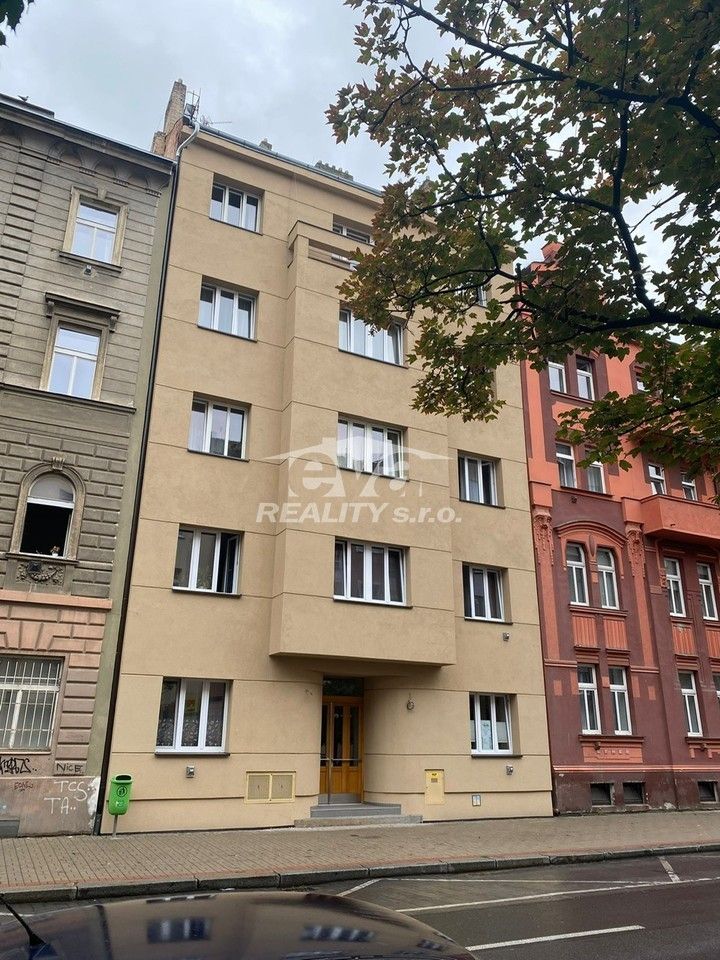 Prodej byt 1+kk - Petrohradská, Praha, 32 m²