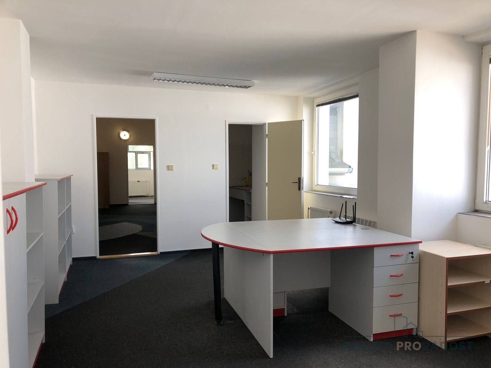 Pronájem kancelář - Polní, Hrušky, 128 m²