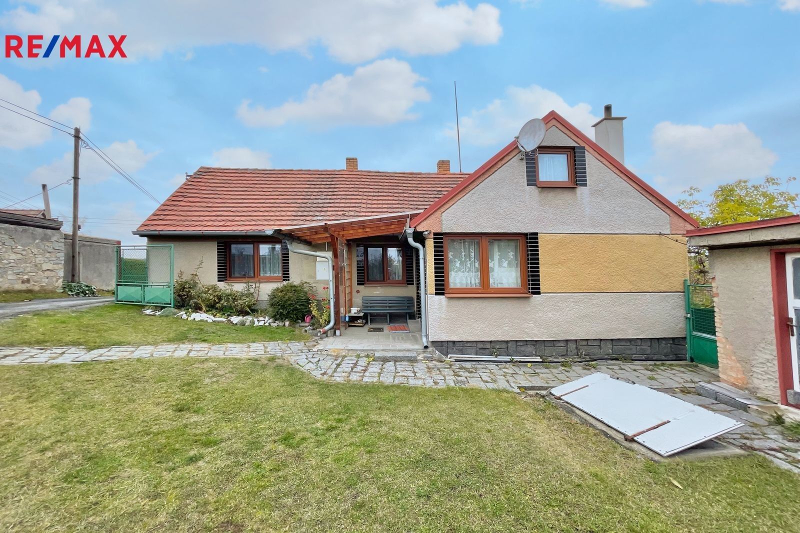 Prodej dům - Kozárovice, 105 m²