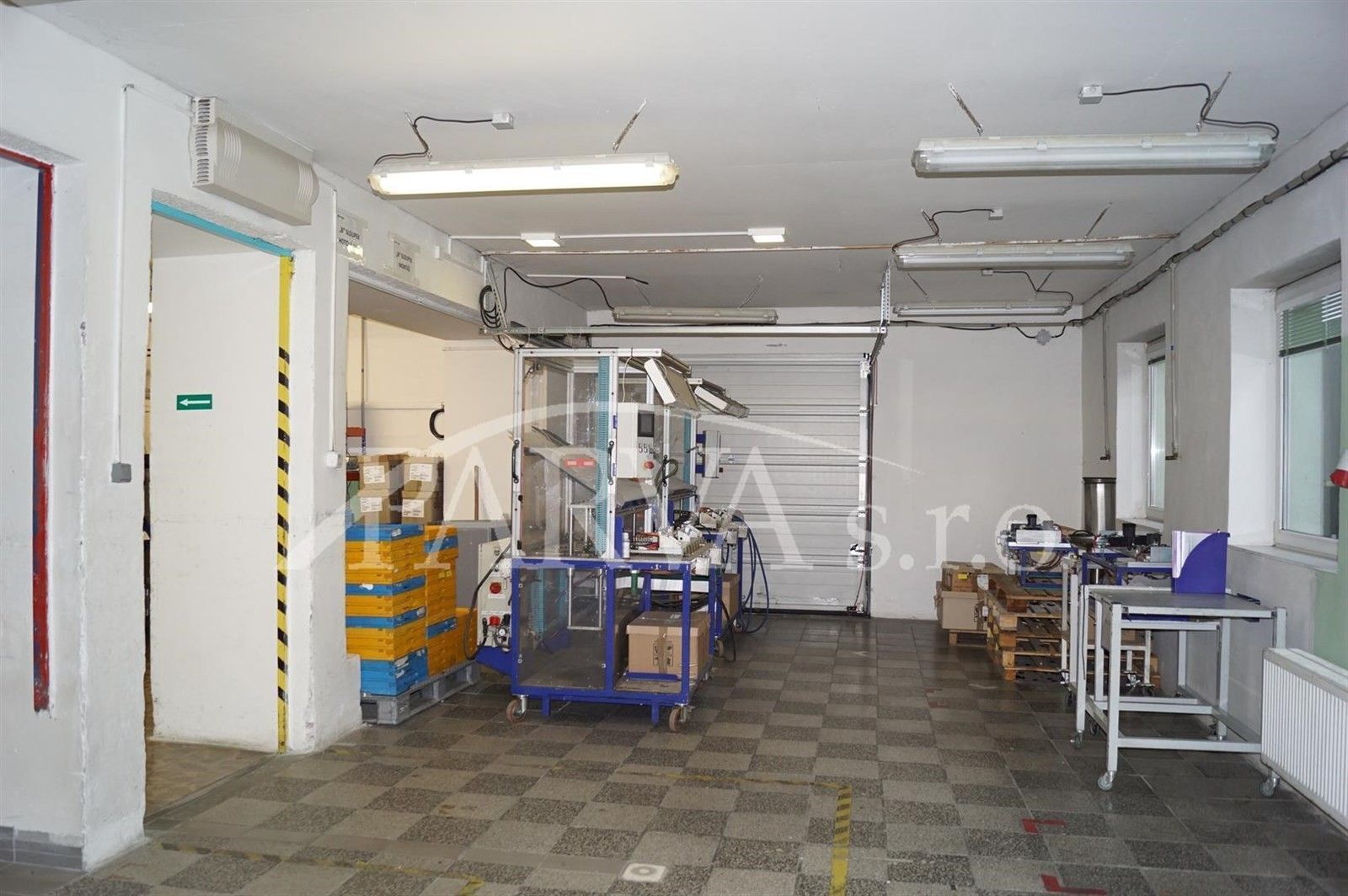 Pronájem výrobní prostory - Česko, 369 m²