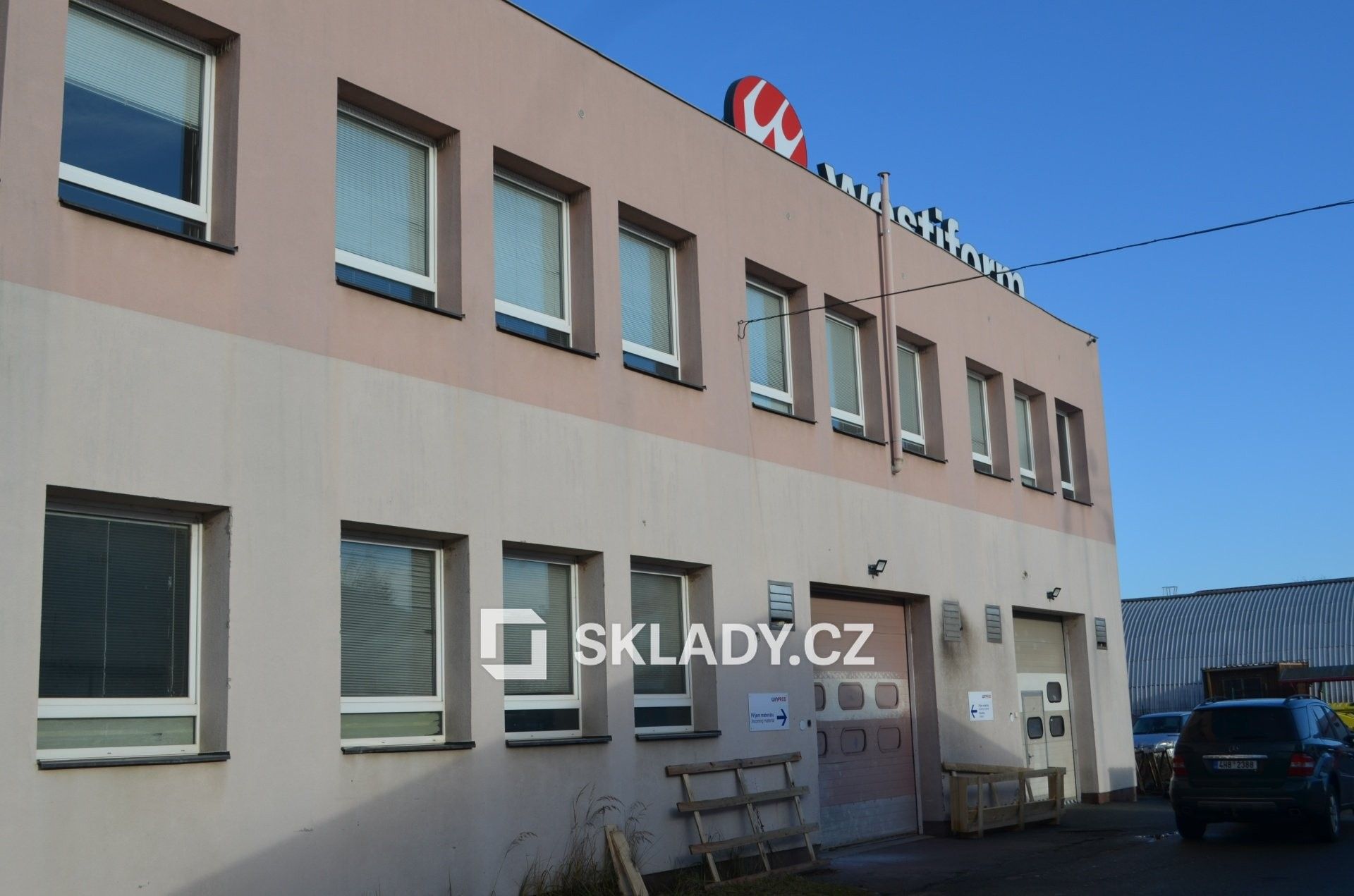 Pronájem výrobní prostory - Hradec Králové, 2 000 m²