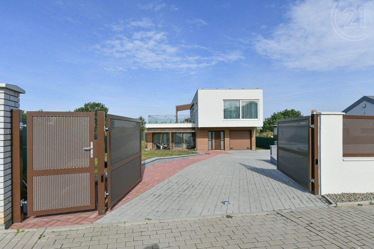 Prodej dům - U Rybníčka, Vysoký Újezd, 320 m²