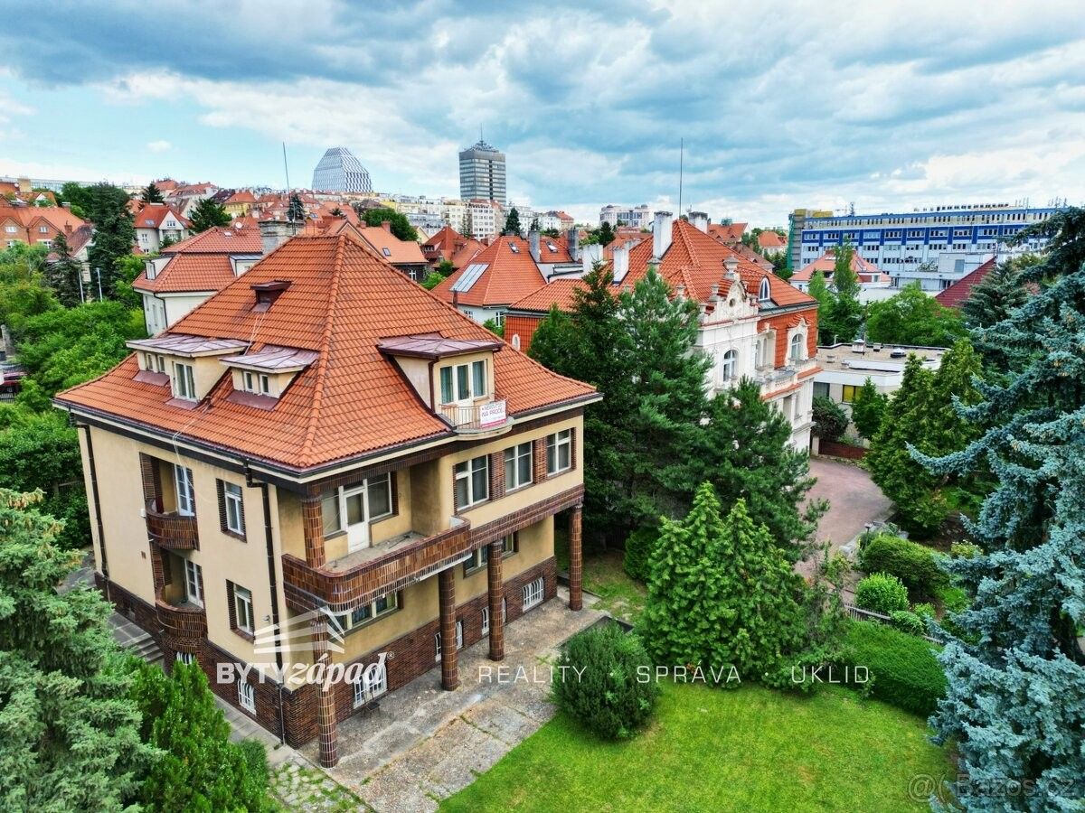 Prodej dům - Praha, 100 00, 192 m²