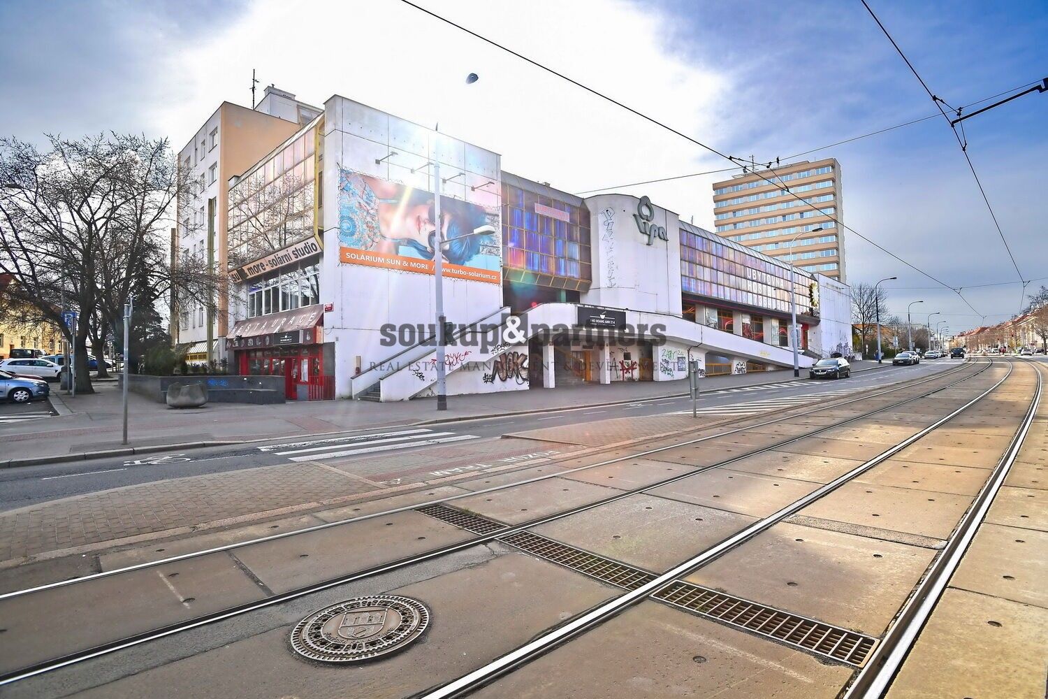 Prodej obchodní prostory - Koněvova, Praha, 2 500 m²