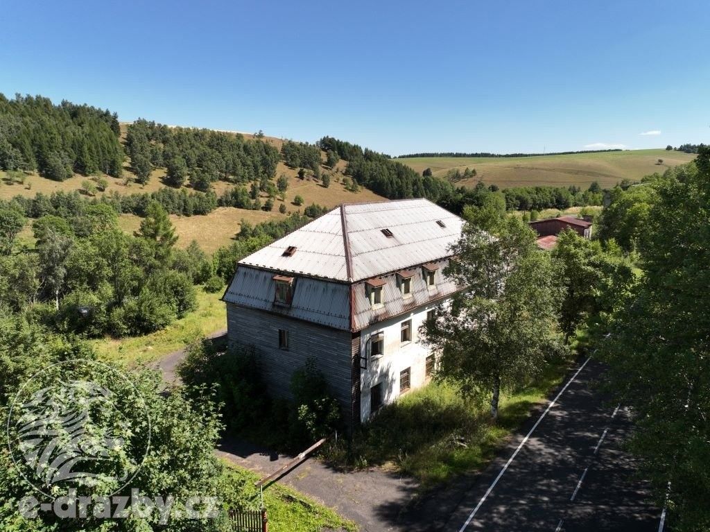Prodej rodinný dům - Moldava, 1 400 m²