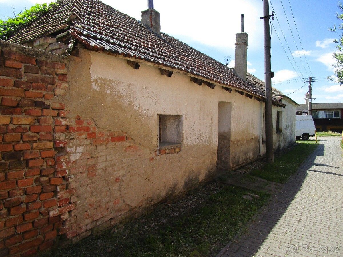 Prodej dům - Uherčice u Hustopečí, 691 62