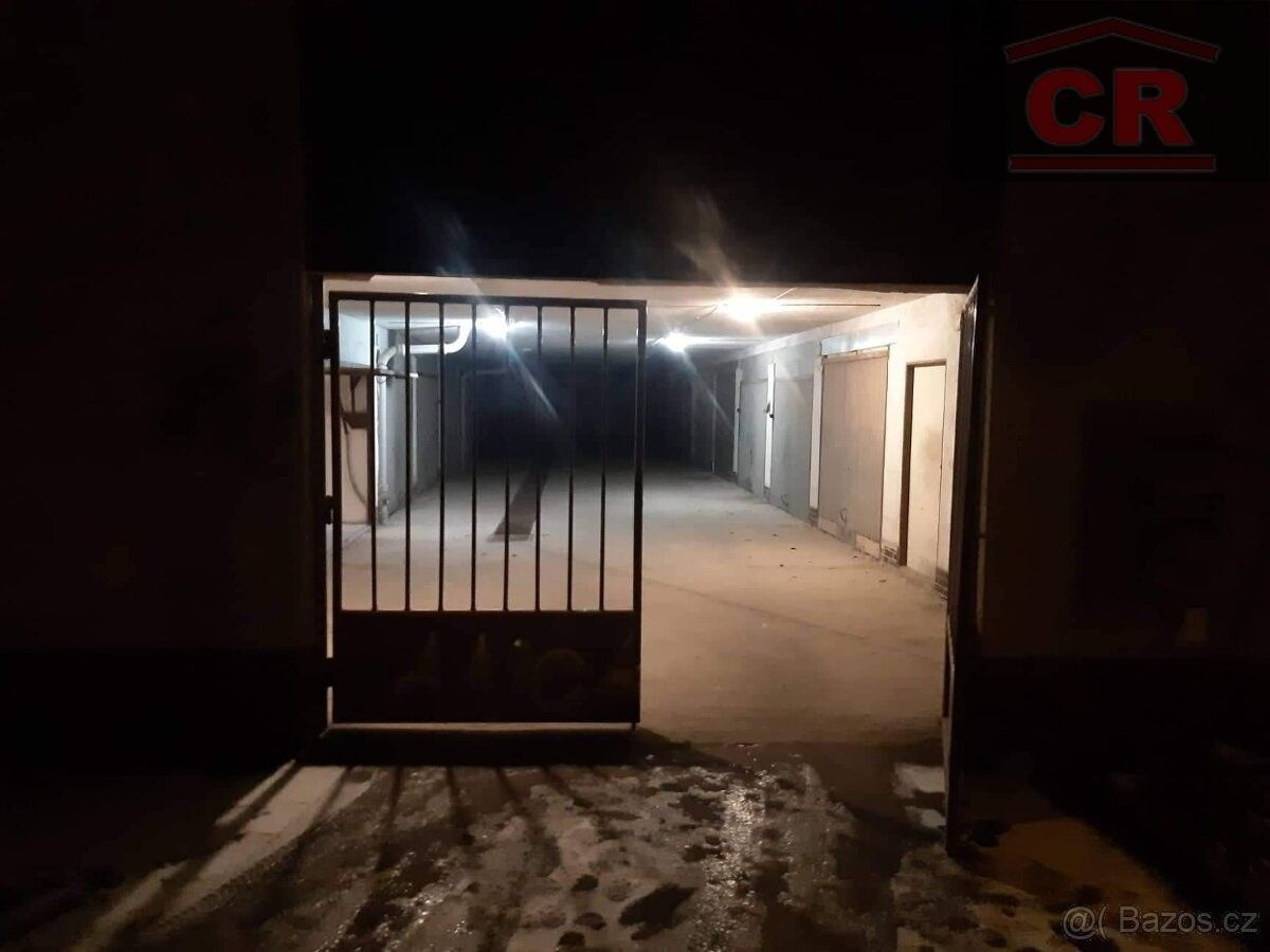 Pronájem garáž - Slatinka, Brno, 18 m²