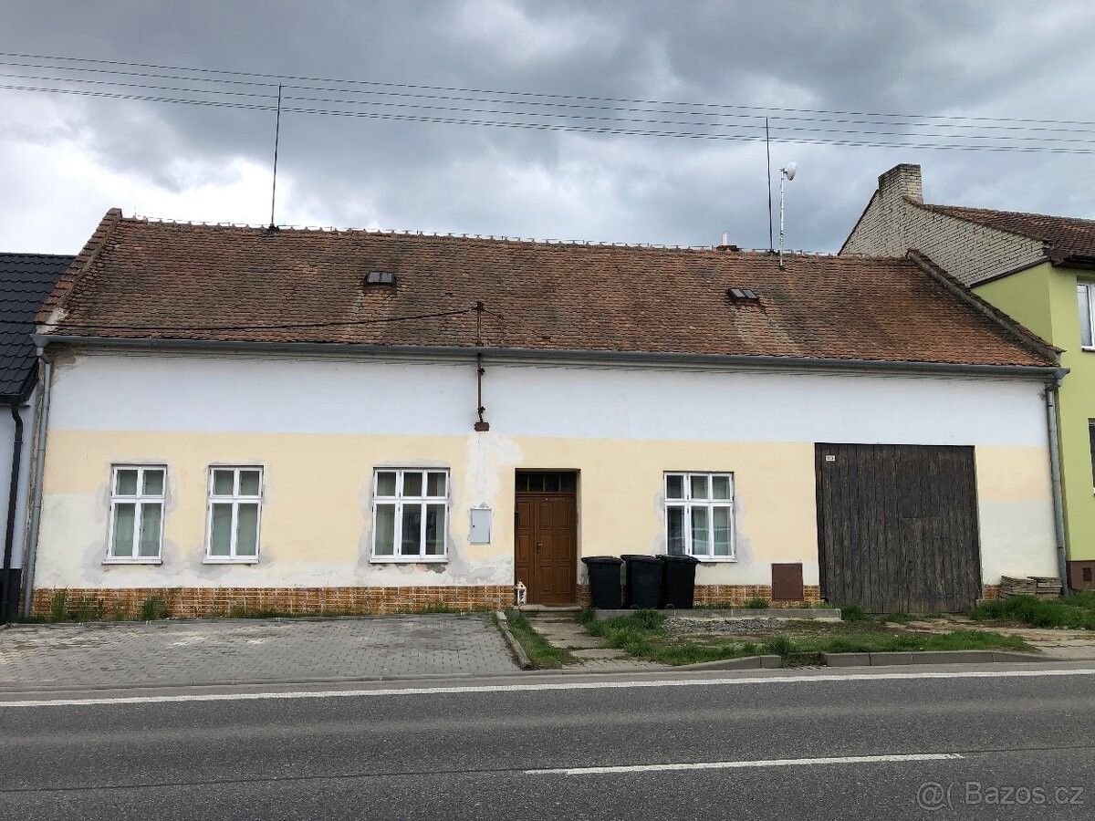 Prodej dům - Veselí nad Moravou, 698 01
