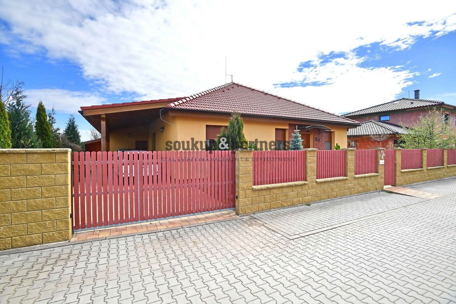 Prodej rodinný dům - U Skalky, Veleň, 175 m²