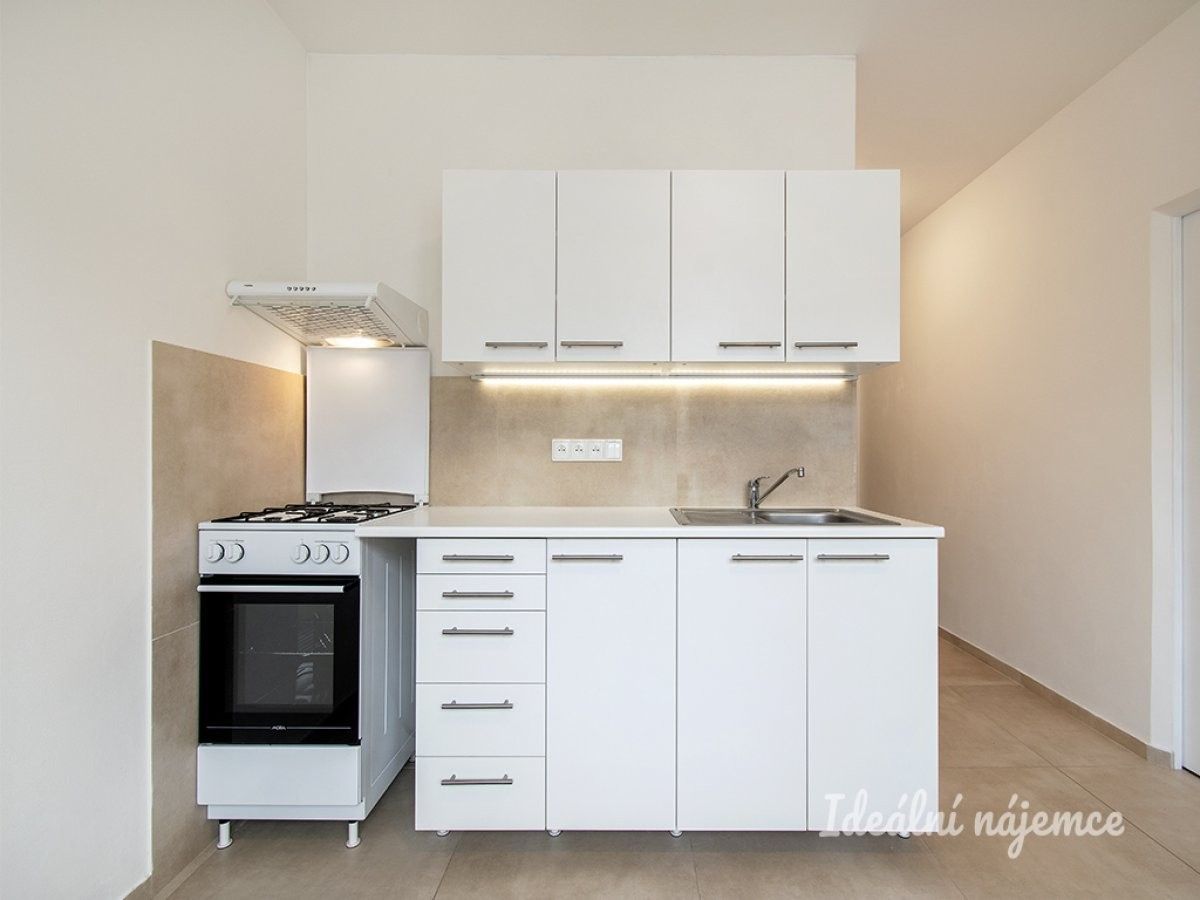 Pronájem byt 1+1 - Olbramovická, Praha, 36 m²